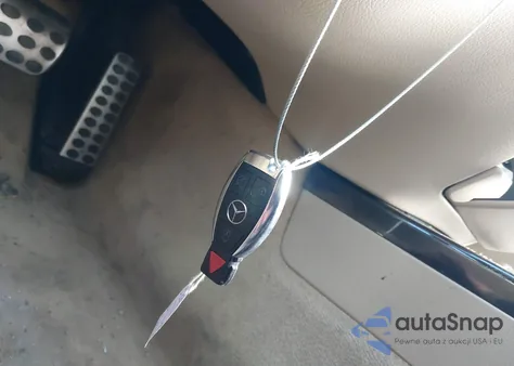 2013 Mercedes-Benz S 550 z USA, uszkodzony, nr VIN WDDNG7DB1DA513575